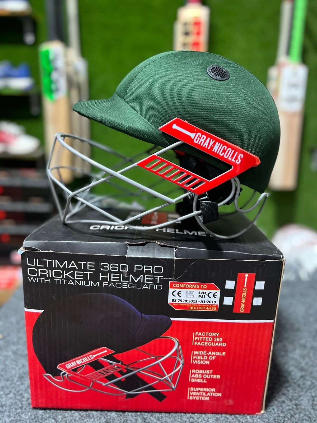 GRAY NICOLLS ULTIMATE 360 PRO CRICKET HELMET